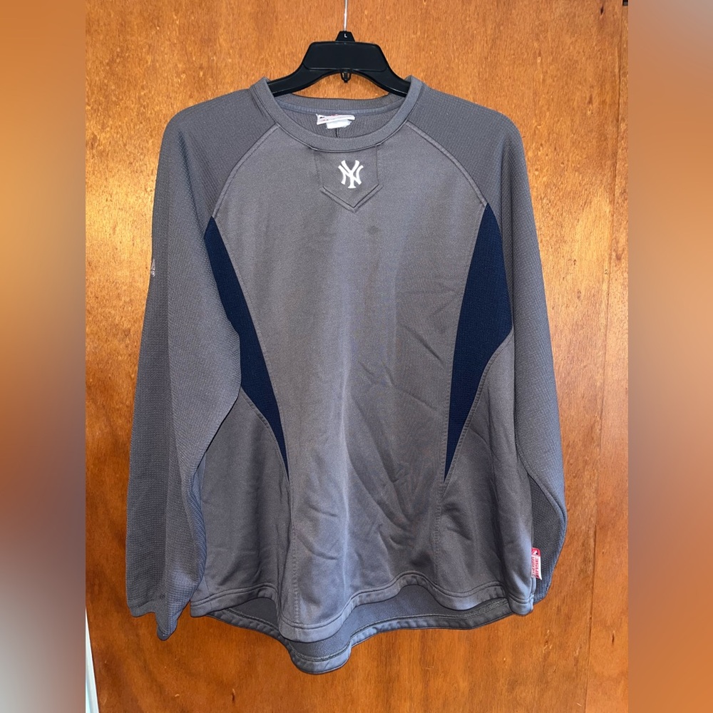 Men’s Majestic Yankees Sweater size XXL